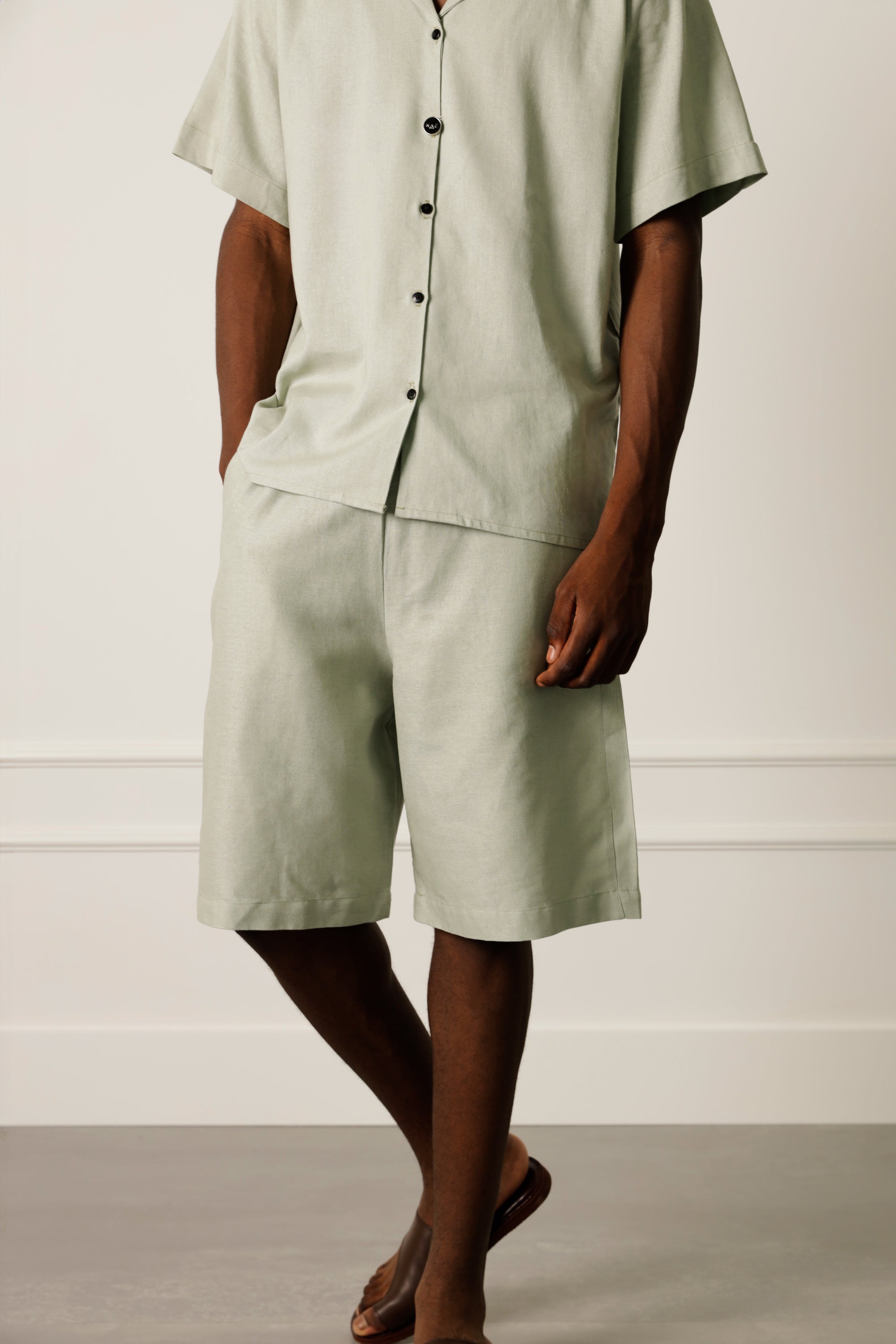 Pistachio bermuda shorts in linen